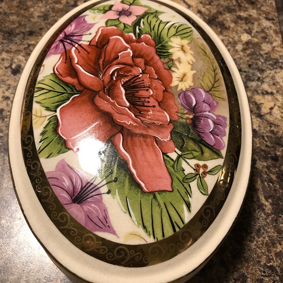 Porcelain music box - Picture 2 of 6